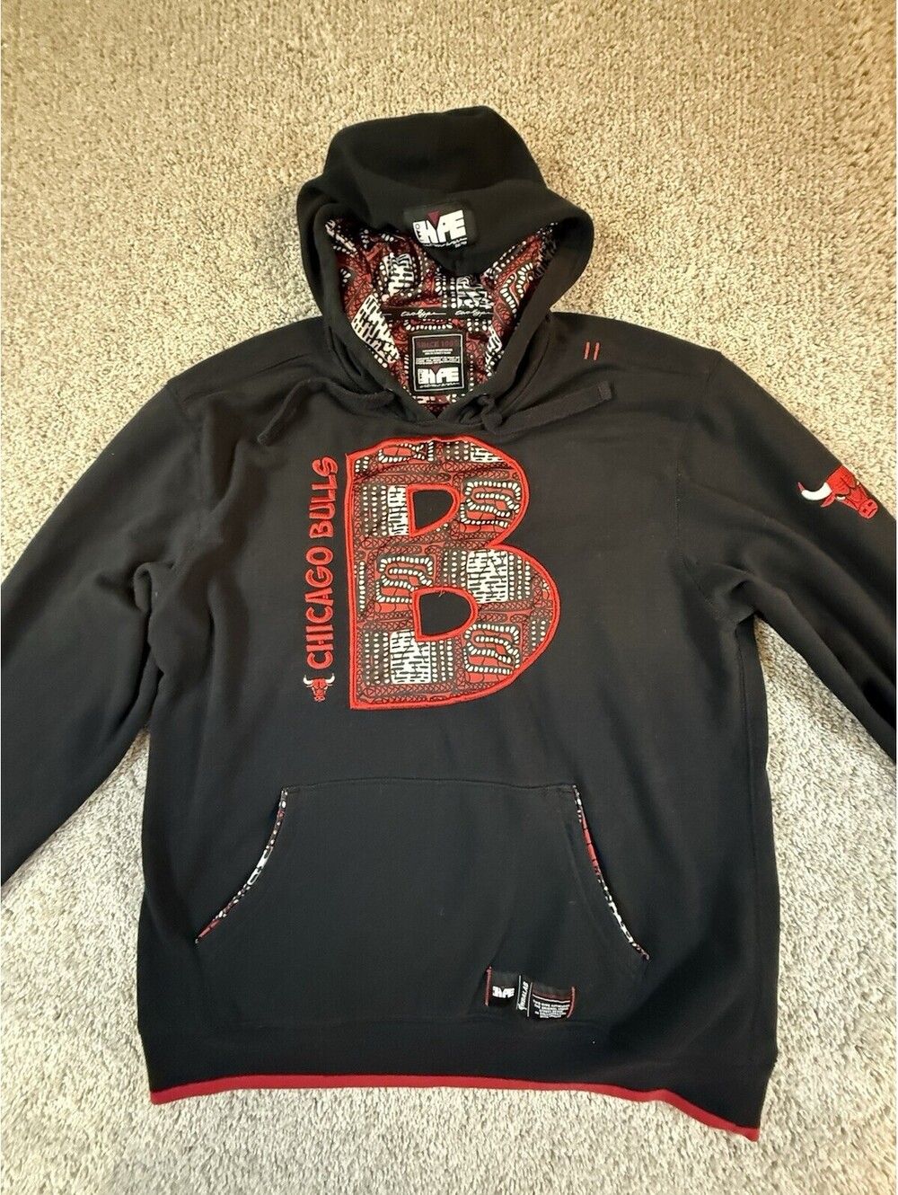 Two Hype Style Hip-Hop Chicago Bulls Hoodie Size Large Black NBA